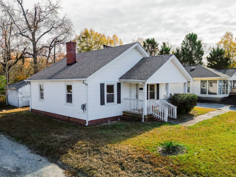 112 N Mineral Springs Rd, Durham, NC à louer - Photo de l’immeuble – Image 1 sur 8