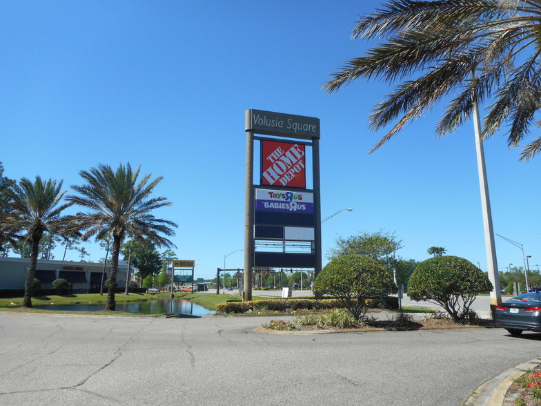 2453-2475 W International Speedway Blvd, Daytona Beach, FL à louer - Photo de l’immeuble – Image 1 sur 9