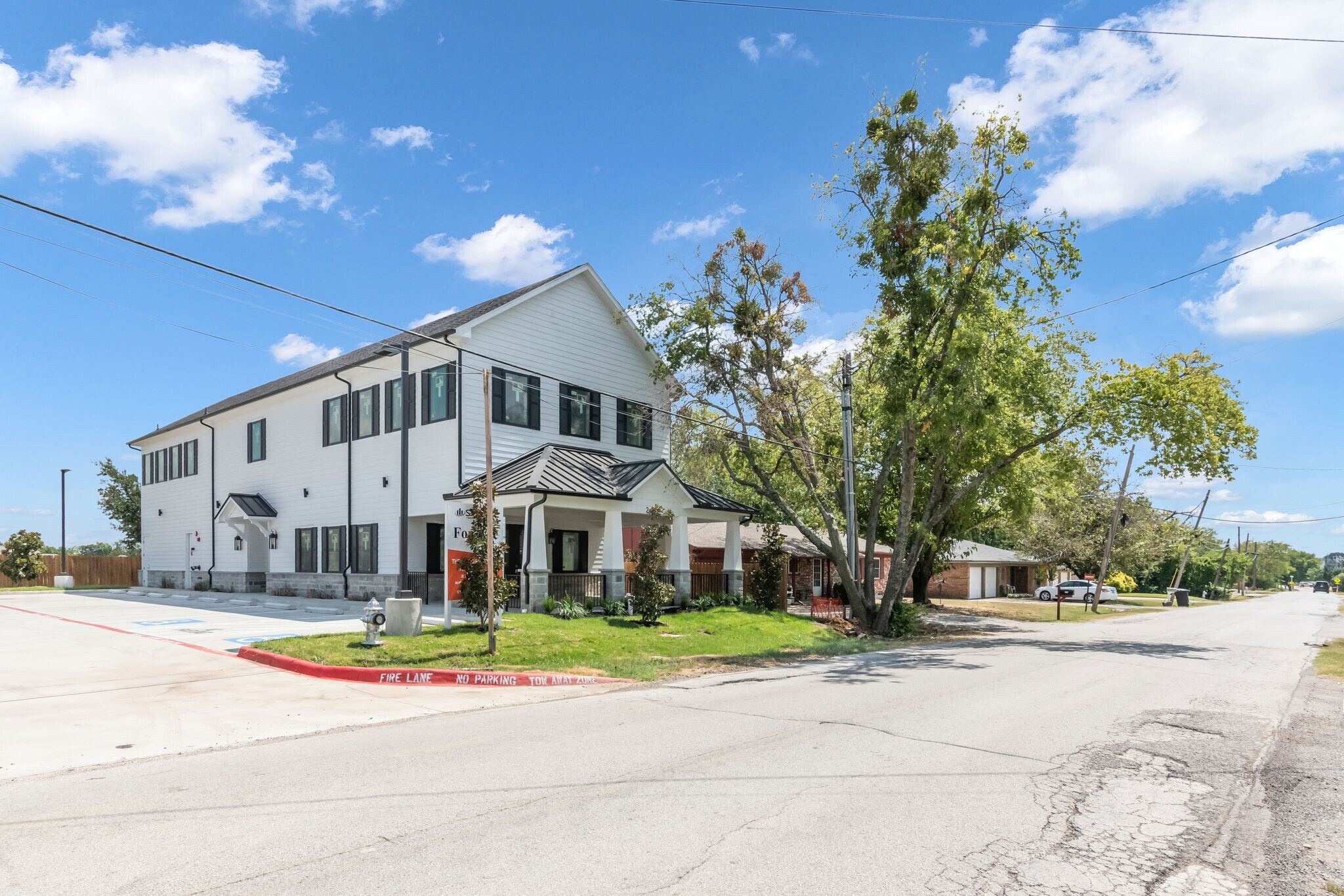 207 S Elm St, Keller, TX à vendre Photo de l’immeuble– Image 1 sur 8