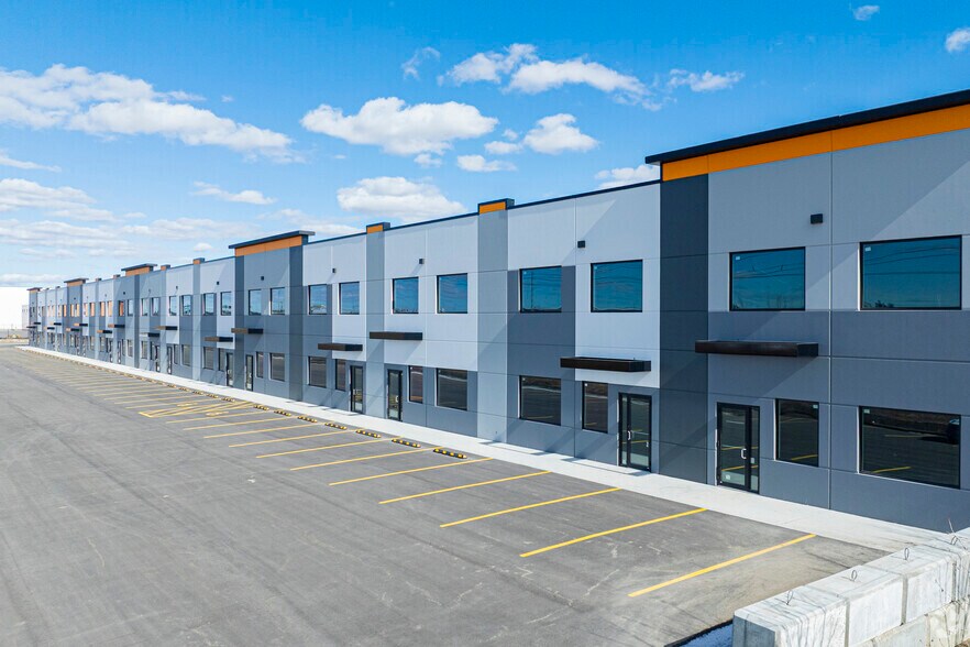11 Heatherglen Pl, Calgary, AB à vendre - Photo de l’immeuble – Image 2 sur 11