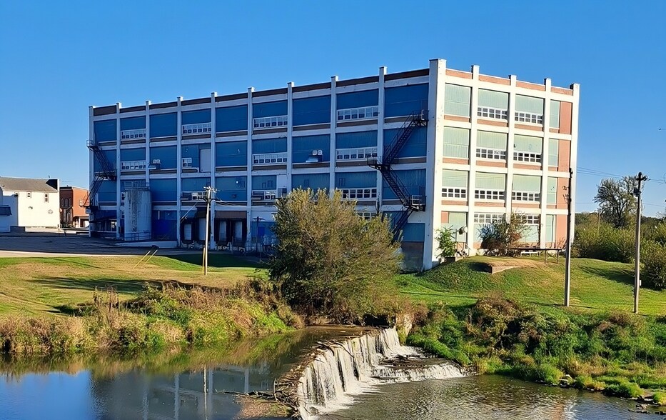 101 N Washington St, Hanover, IL à vendre - Photo de l’immeuble – Image 1 sur 39