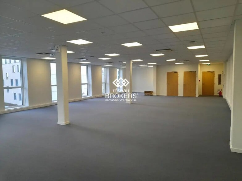 Bureau dans Orléans à vendre - Photo de l’immeuble – Image 2 sur 10