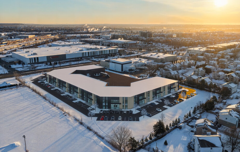 3825 Boul De La Grande-Allée, Boisbriand, QC à vendre - Photo principale – Image 1 sur 5