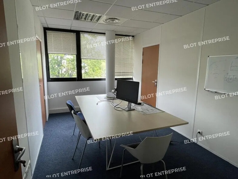 Bureau dans Bruz à louer - Photo de l’immeuble – Image 2 sur 8
