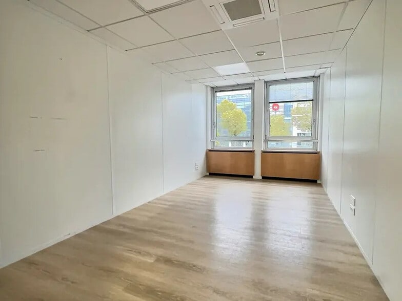 Bureau dans Neuilly-sur-Seine à louer - Photo intérieure – Image 2 sur 10