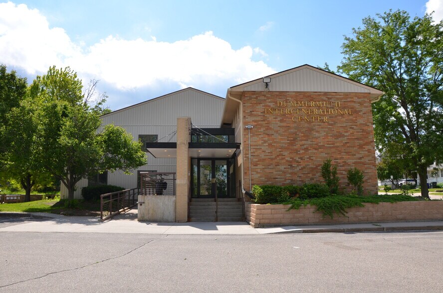 2100 1st Ave NE, Cedar Rapids, IA à vendre - Hall d’entrée – Image 3 sur 13