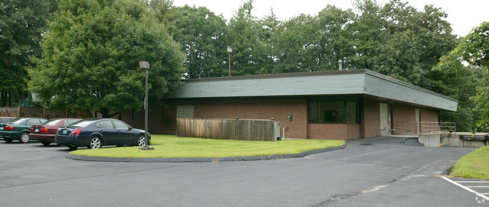 40 Darling Dr, Avon, CT à louer - Photo de l’immeuble – Image 2 sur 3