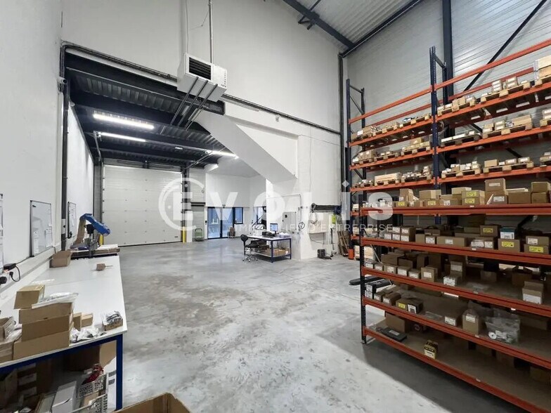 Local d’activités dans Vaires-sur-Marne à louer - Photo intérieure – Image 2 sur 7