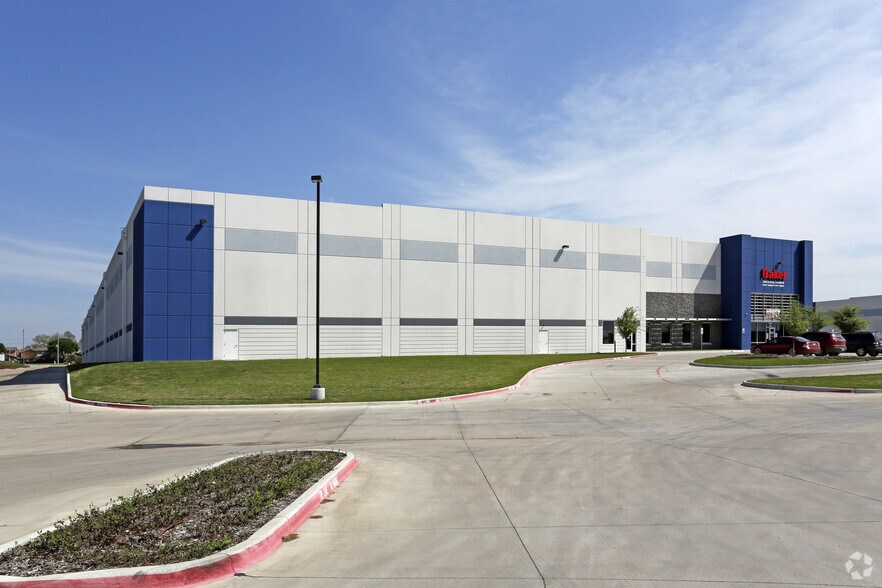 2275 E Interstate 20, Arlington, TX à louer - Photo de l’immeuble – Image 3 sur 24