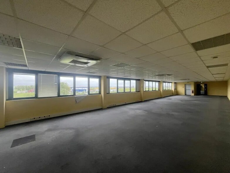 Bureau dans Rogerville à louer - Photo intérieure – Image 2 sur 3