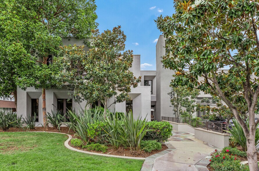 1101 Dove St, Newport Beach, CA à vendre - Photo de l’immeuble – Image 3 sur 5