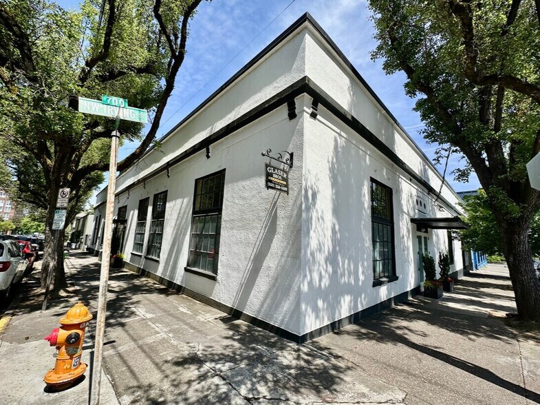 710 NW 17th Ave, Portland, OR à louer - Photo de l’immeuble – Image 2 sur 15