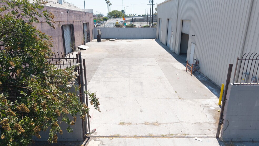 326-330 W 58th St, Los Angeles, CA à louer - Photo de l’immeuble – Image 2 sur 46