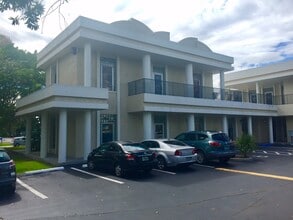 4531 Deleon St, Fort Myers, FL à louer Photo de l’immeuble– Image 1 sur 9