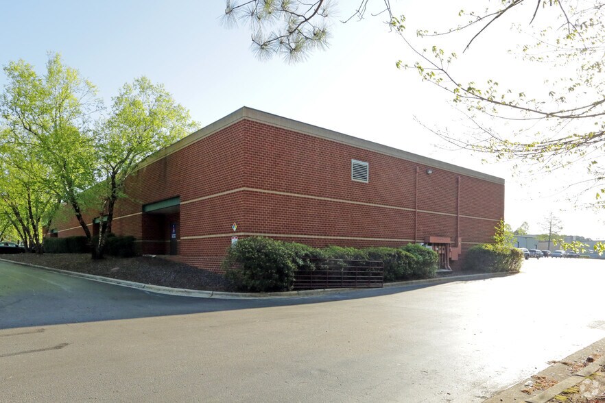 6601 Hillsborough St, Raleigh, NC à louer - Photo de l’immeuble – Image 3 sur 4