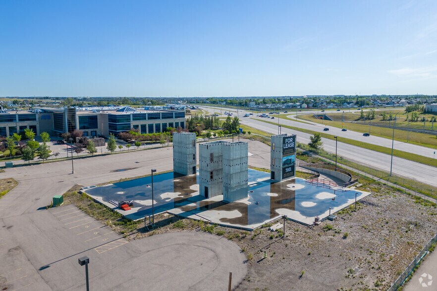 3687 63rd Ave NE, Calgary, AB à louer - Aérien – Image 3 sur 8