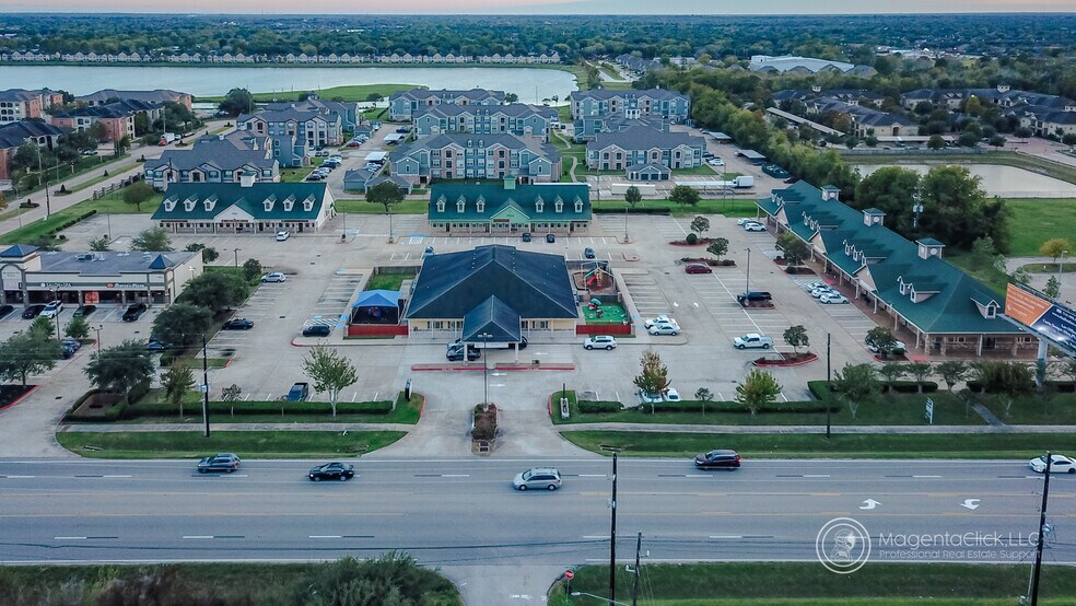 7918 Broadway St, Pearland, TX à louer - Photo de l’immeuble – Image 1 sur 35