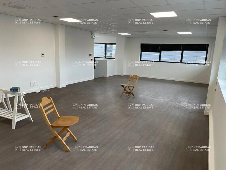 Local d'activités dans Torcy à vendre - Photo de l’immeuble – Image 3 sur 3