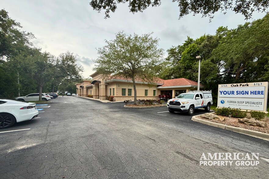 5715 21st Ave W, Bradenton, FL à vendre - Photo de l’immeuble – Image 2 sur 5
