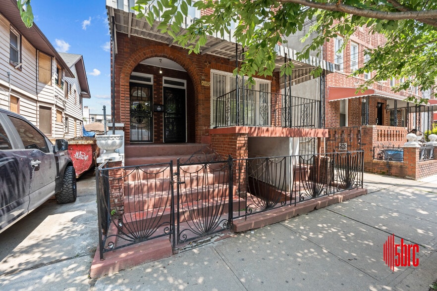 255 E 55th St, Brooklyn, NY à vendre - Photo principale – Image 1 sur 13