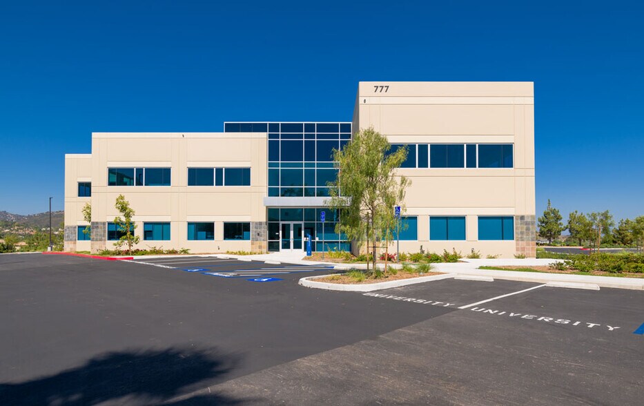 777 Windy Point Dr, San Marcos, CA à vendre - Photo principale – Image 3 sur 3