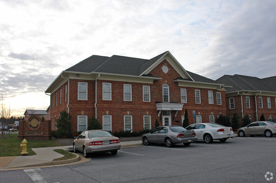 2501 Hunter Pl, Woodbridge, VA à louer - Photo de l’immeuble – Image 2 sur 7