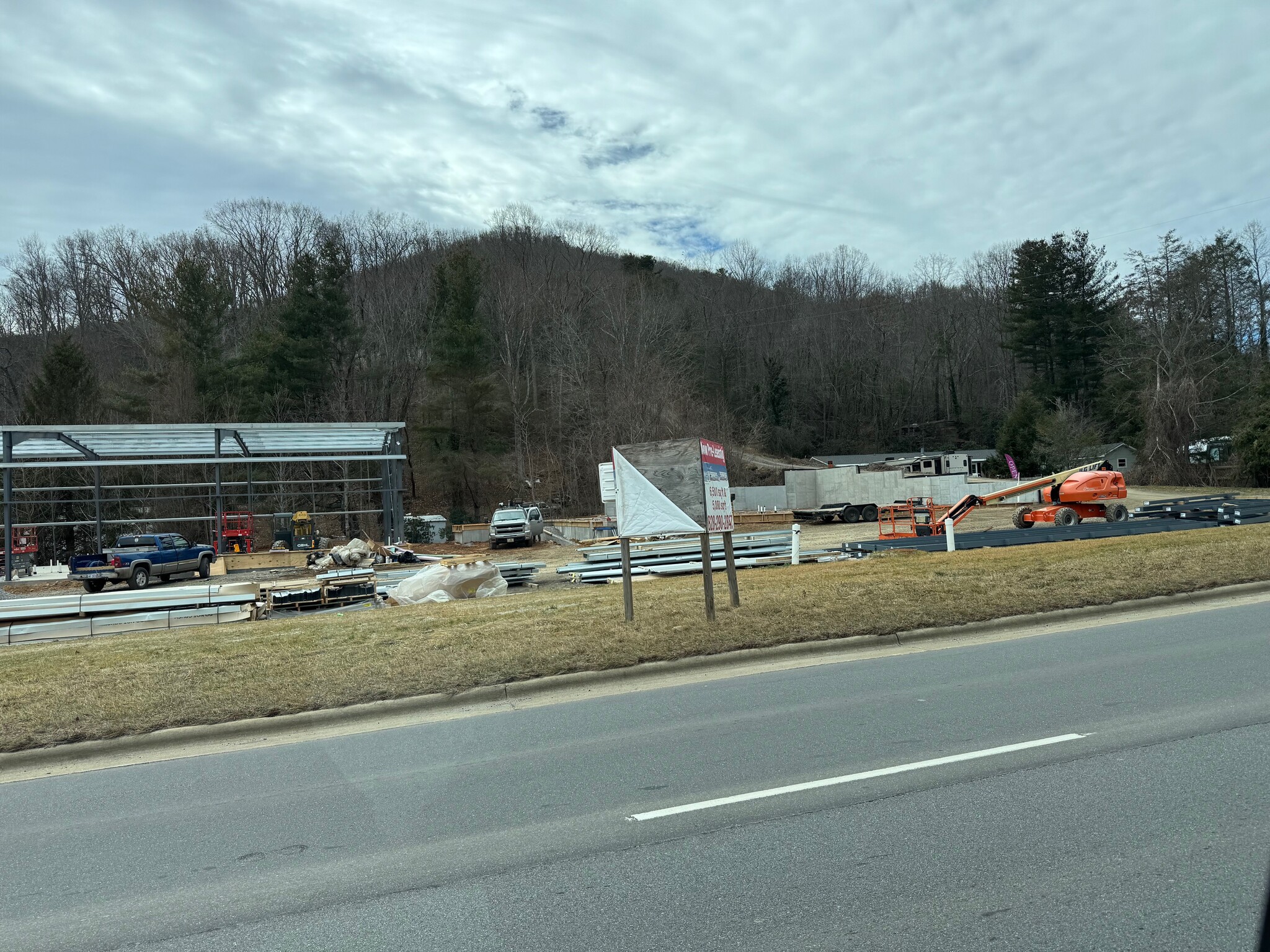 841 Charlotte Hwy, Fairview, NC à louer Photo intérieure– Image 1 sur 2