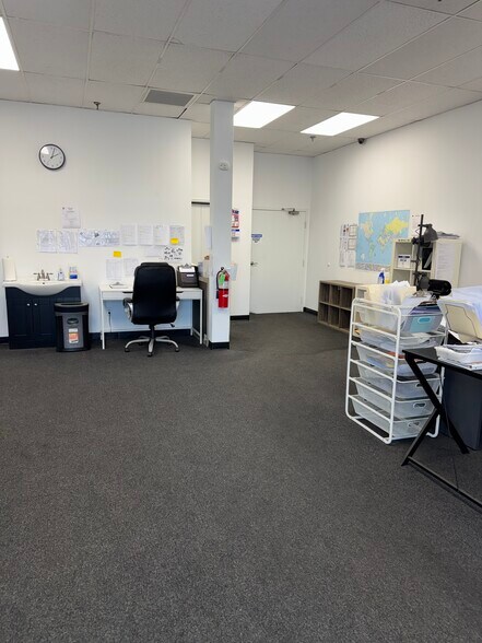 150 Commerce Rd, Carlstadt, NJ à louer - Photo de l’immeuble – Image 3 sur 10