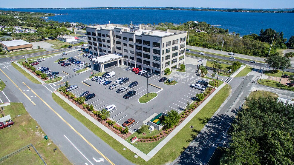6525 3rd St, Melbourne, FL à louer - Photo de l’immeuble – Image 2 sur 6