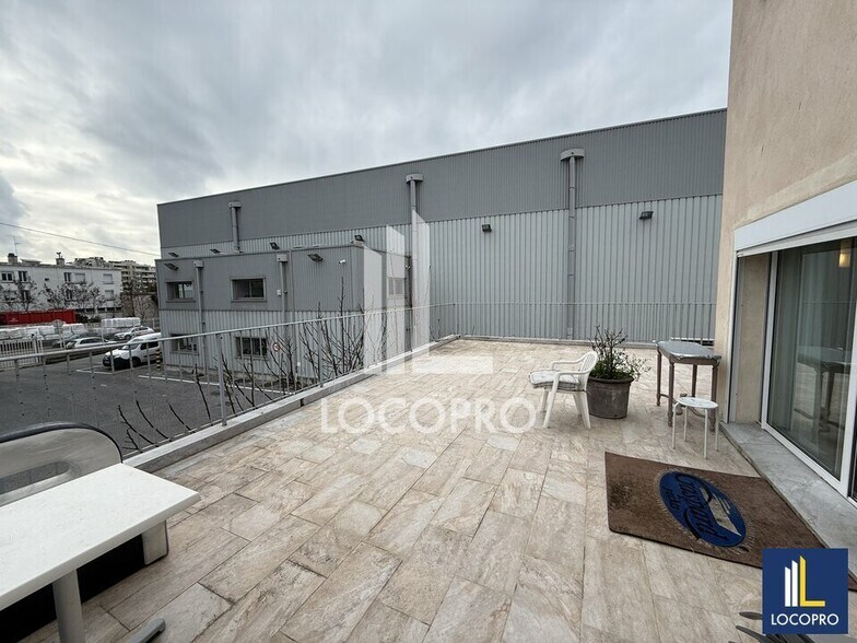 Industriel/Logistique dans Cannes à vendre - Photo de l’immeuble – Image 2 sur 12