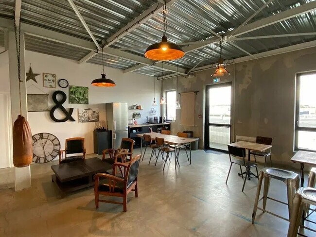 Plus de détails pour Local commercial à vendre