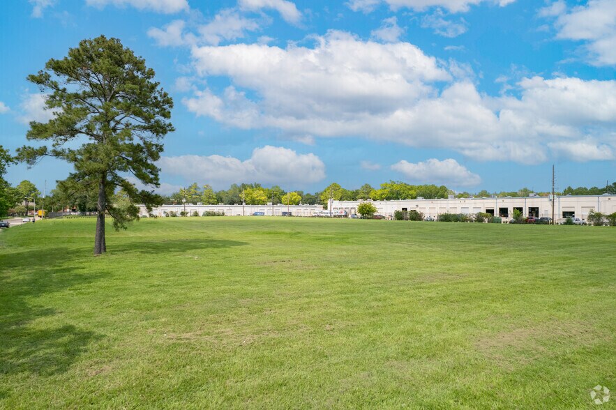 232 Barren Springs Dr, Houston, TX à vendre - Photo principale – Image 1 sur 15
