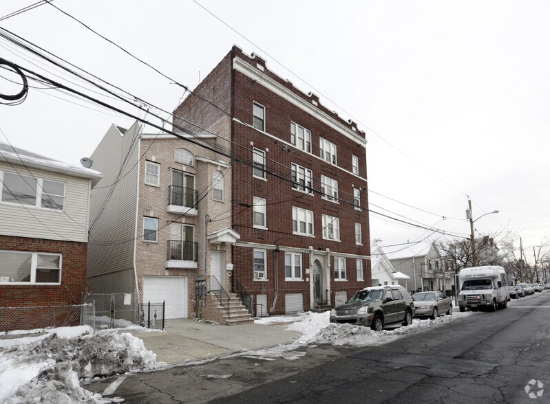 150 Stegman St, Jersey City, NJ à vendre - Photo principale – Image 1 sur 3