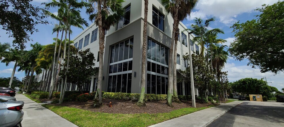 7950 NW 53rd St, Doral, FL à vendre - Photo de l’immeuble – Image 3 sur 17