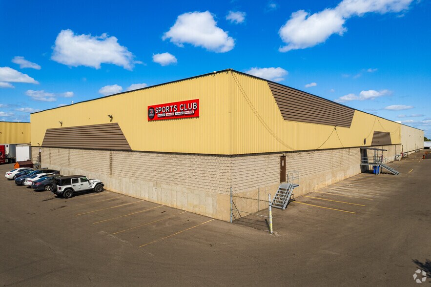 1055 Clark Blvd, Brampton, ON à louer - Photo de l’immeuble – Image 1 sur 6