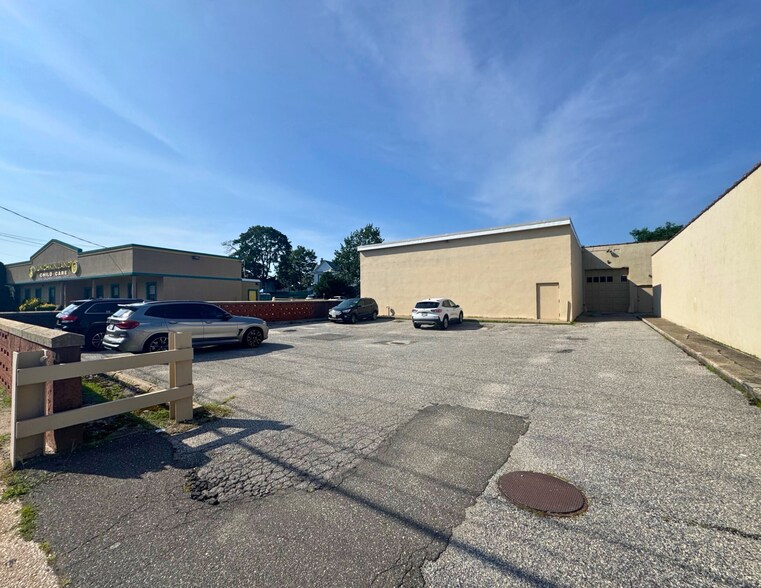 765 Fulton St, Farmingdale, NY à vendre - Photo de l’immeuble – Image 2 sur 13