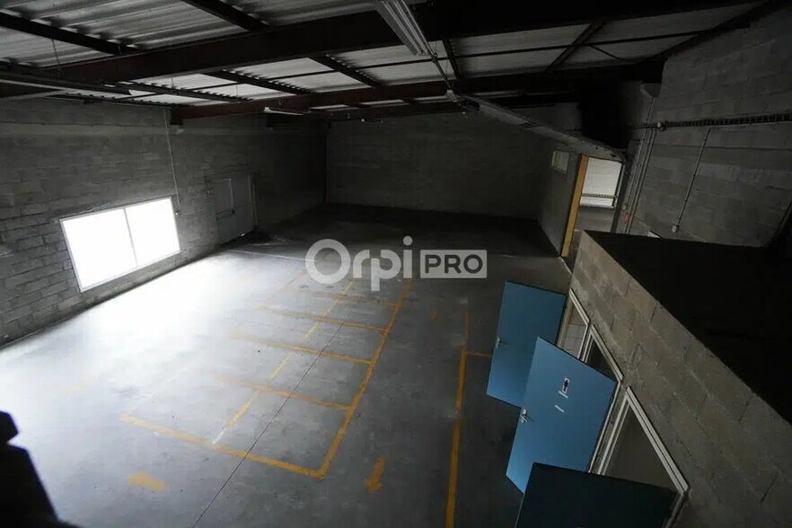 Local d’activités dans Dole à louer - Photo de l’immeuble – Image 3 sur 7