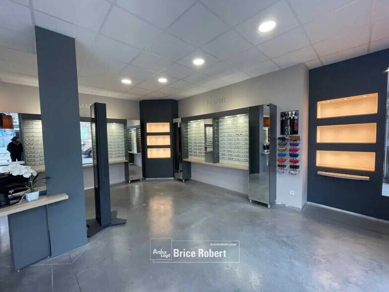 201 Avenue Charles De Gaulle, Limonest à louer - Photo de l’immeuble – Image 3 sur 9