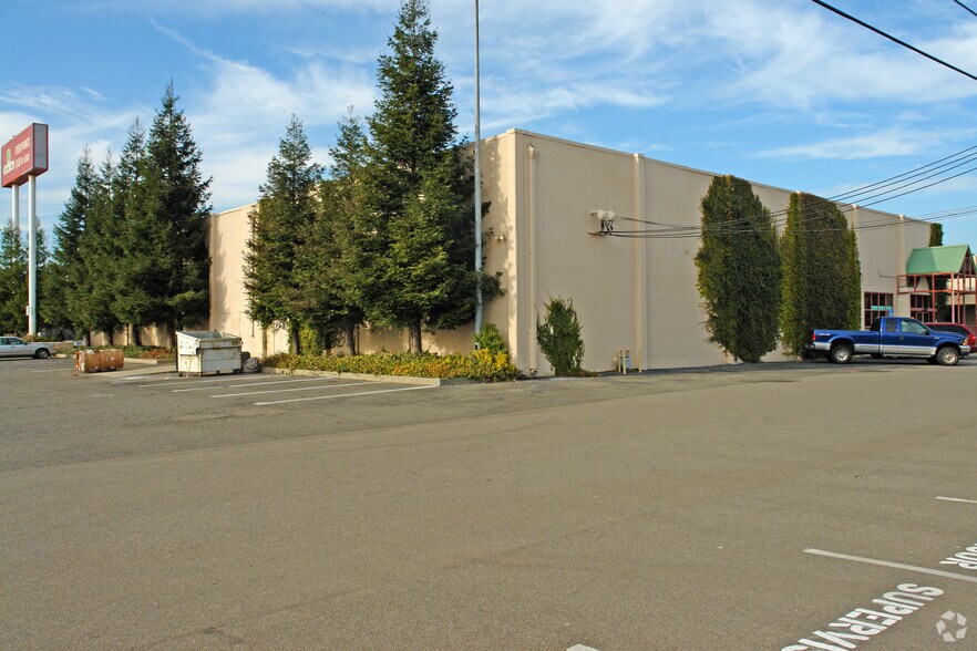 2385 Athens Ave, Redding, CA à vendre - Photo de l’immeuble – Image 3 sur 3