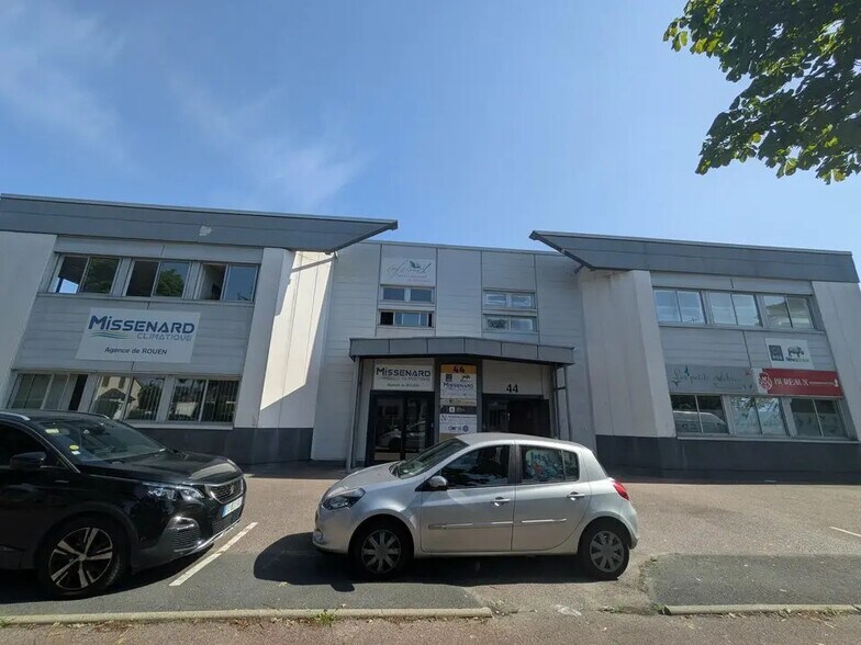 Bureau dans Le Petit-Quevilly à louer - Photo de l’immeuble – Image 1 sur 1