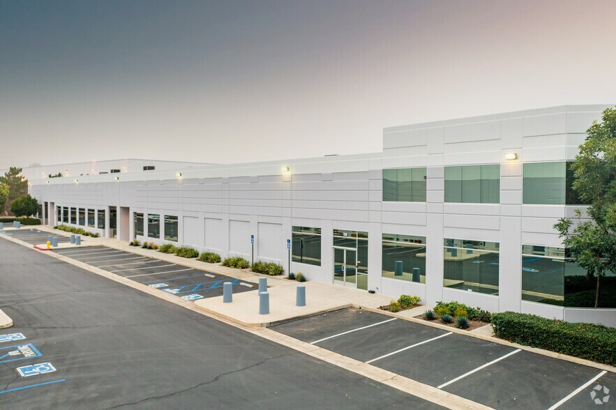 20512 Crescent Bay Dr, Lake Forest, CA à louer - Photo principale – Image 1 sur 4