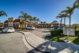 430 N Cedar St, Escondido, CA à louer Photo de l’immeuble– Image 2 sur 13