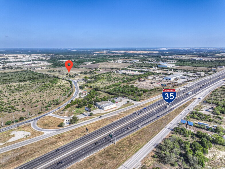 8060 FM482, New Braunfels, TX à vendre - Photo de l’immeuble – Image 2 sur 47