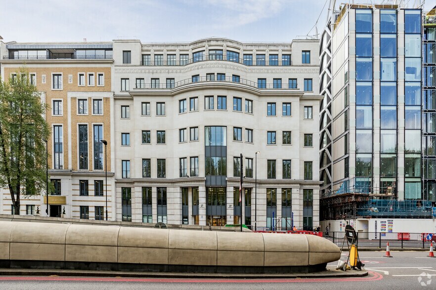 27 Knightsbridge, Londres à louer - Photo de l’immeuble – Image 3 sur 3