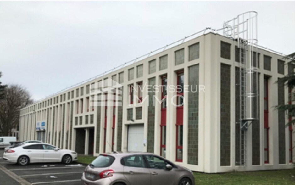 Local d’activités dans ÉRAGNY-SUR-OISE à louer - Photo de l’immeuble – Image 2 sur 14