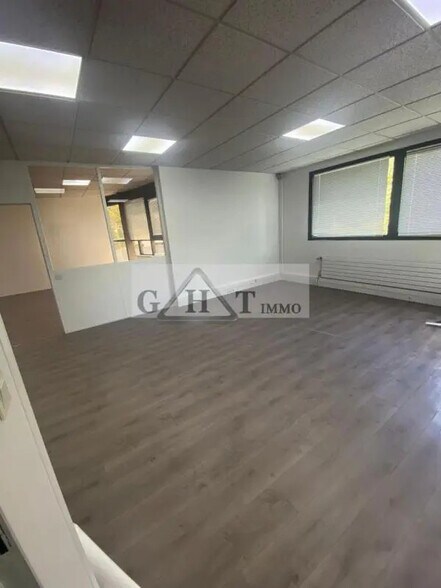 Bureau dans Créteil à louer - Photo de l’immeuble – Image 3 sur 3