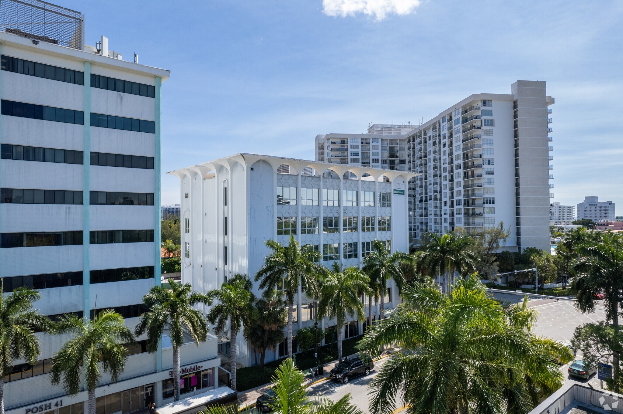 301 Arthur Godfrey Rd, Miami Beach, FL à louer Photo de l’immeuble– Image 1 sur 7
