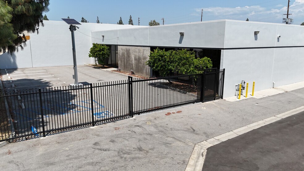 8950-8954 Lurline Ave, Chatsworth, CA à louer - Photo de l’immeuble – Image 1 sur 12