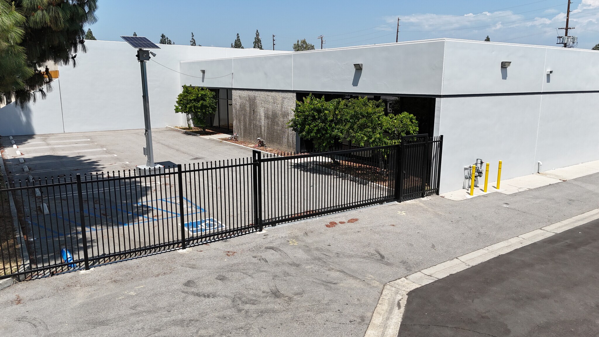 8950-8954 Lurline Ave, Chatsworth, CA à louer Photo de l’immeuble– Image 1 sur 13