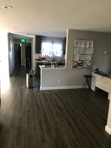 2421 E Powhatan Ave, Anaheim, CA à vendre - Photo intérieure – Image 3 sur 5